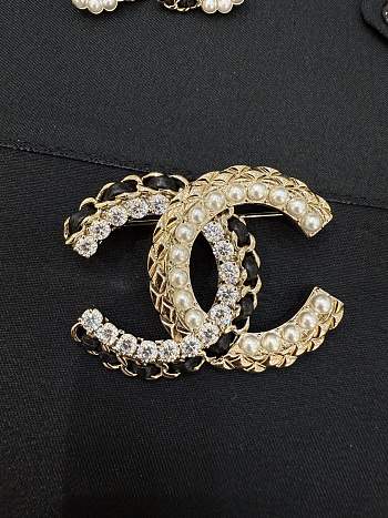 Chanel Pearl Lambskin Chain CC Brooch Gold Black
