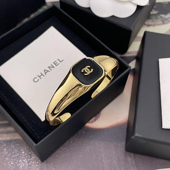 Chanel Cuff Metal & Resin Golden & Black ABI056