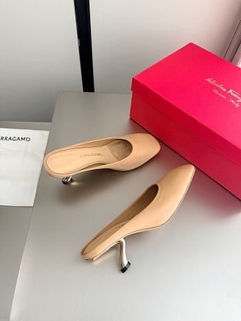  Ferragamo S-shaped Heel Mule Camel 5cm