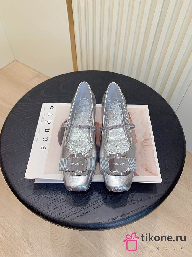 Ferragamo New Vara Plate Ballet Flat Silver - 1