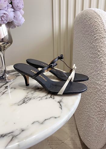 Ferragamo Bow T-strap Kitten-heel Sandals Black 5cm