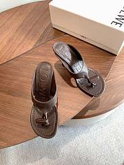 Loewe Toggle Sandal In Shiny Smoot Calfskin Oak 9cm - 6