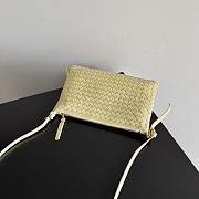 Bottega Veneta Intrecciato Piccolo Medium Pouch Sour - 24.5x15cm - 2