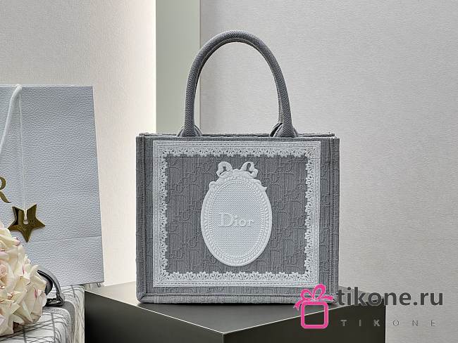 Small Dior Book Tote with Strap Gray Dior Oblique Embroidery with White Lace and Dior Médaillon - 26.5x22x14cm - 1