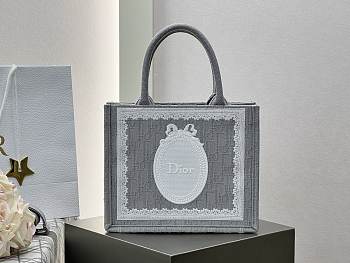 Small Dior Book Tote with Strap Gray Dior Oblique Embroidery with White Lace and Dior Médaillon - 26.5x22x14cm