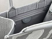 Small Dior Book Tote with Strap Gray Dior Oblique Embroidery with White Lace and Dior Médaillon - 26.5x22x14cm - 3