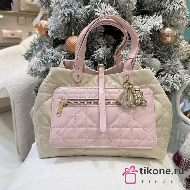 Medium Dior Toujours Reversible Vertical Tote Bag Two-Tone Craie and Rose Tendre Macrocannage Supple Calfskin - 28.5x21.5x17cm - 1