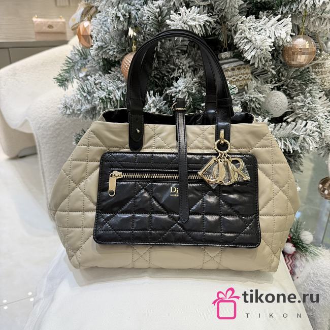 Medium Dior Toujours Reversible Vertical Tote Bag Two-Tone Black and Trench Macrocannage Supple Calfskin - 28.5x21.5x17cm - 1