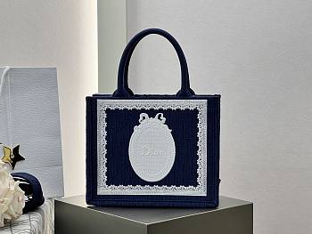 Small Dior Book Tote with Strap Blue Dior Oblique Embroidery with White Lace and Dior Medaillon - 26.5x22x14cm)
