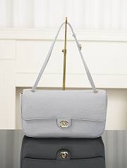 Chanel Maxi Flapbag Grained Calfskin & Gold Metal Gray AS6231 - 32x19.5x10cm - 1