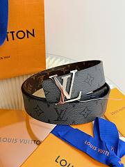LV initiales Monogram Midnight 40mm Reversible Belt M4C27U  - 1