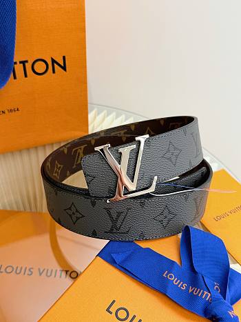 LV initiales Monogram Midnight 40mm Reversible Belt M4C27U 