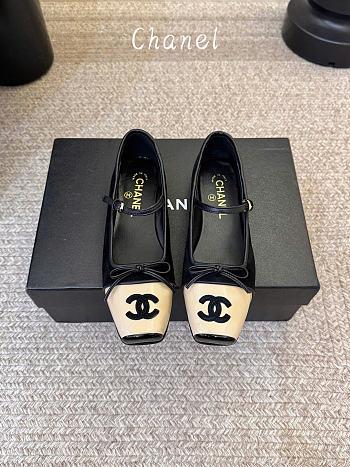 Chanel Mary Janes Suede Kidskin & Patent Calfskin Black & Beige G47640