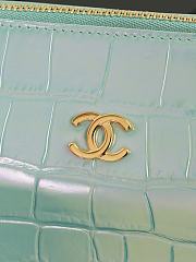 Chanel Vanity with Chain Crocodile Embossed Iridescent Calfskin & Gold-Tone Metal Turquoise - 5