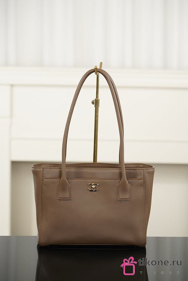 Chanel Small Tote Calfskin & Gold-Tone Metal Beige AS6492 - 28x19x10cm - 1