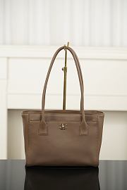 Chanel Small Tote Calfskin & Gold-Tone Metal Beige AS6492 - 28x19x10cm - 1