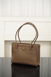 Chanel Small Tote Calfskin & Gold-Tone Metal Beige AS6492 - 28x19x10cm - 6