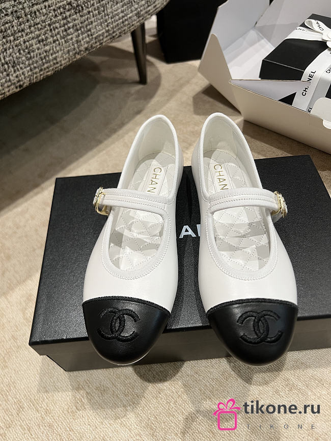 Chanel Ballet Flats Lambskin Black and White 1423282 - 1