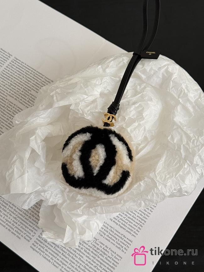 Chanel Mini Bag Charm Shearling Lambskin, Lambskin &Gold-Tone Metal Black, Beige - 1